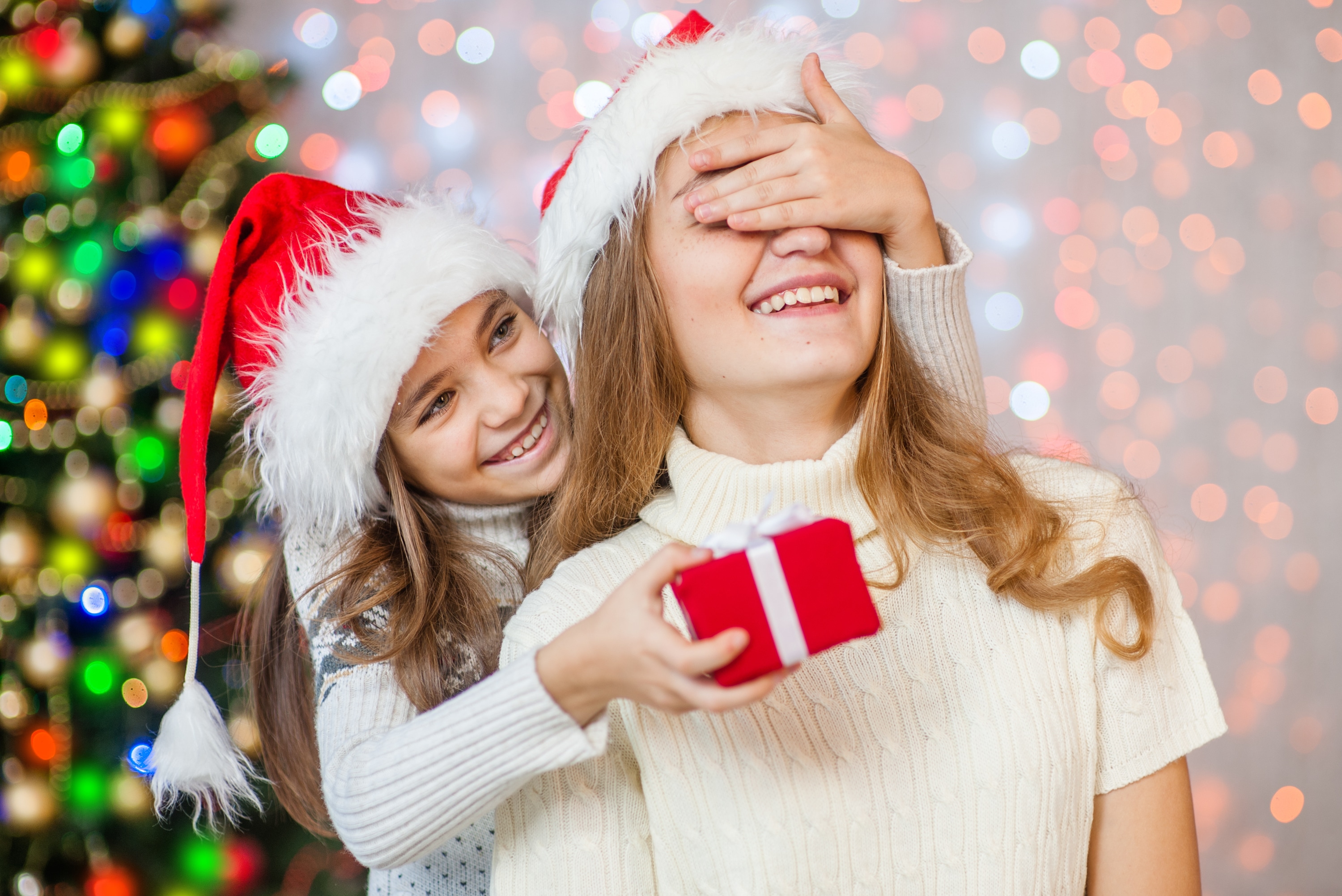 40 Best Christmas Gift Ideas for Mom (on Every Budget)